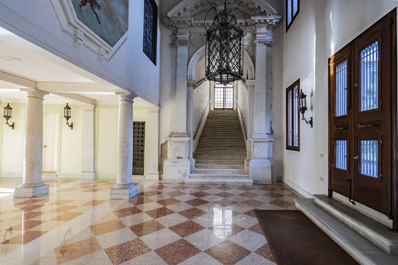 Ca' Degli Specchi Grand Canal Apartment Venice