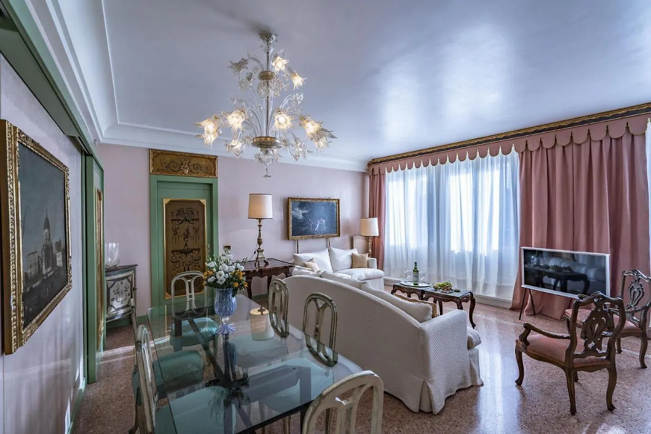 Ca' Degli Specchi Grand Canal Apartment Venice Italy