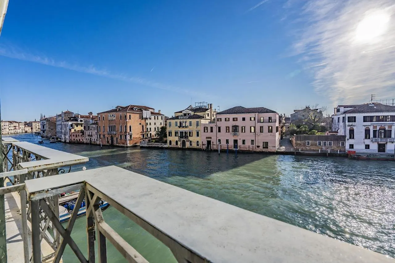 Ca' Degli Specchi Grand Canal Apartment Venice 0*,  Italy