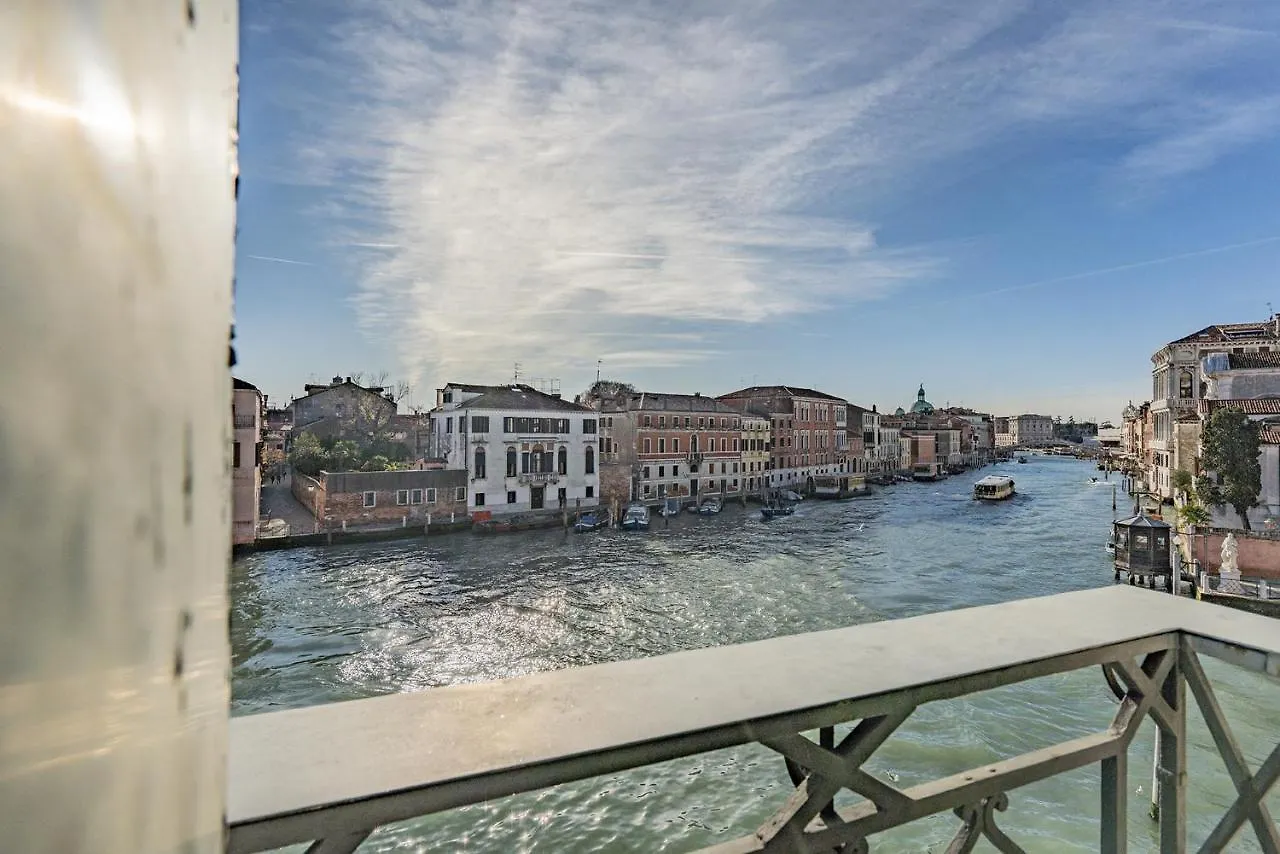 Ca' Degli Specchi Grand Canal Apartment Venice