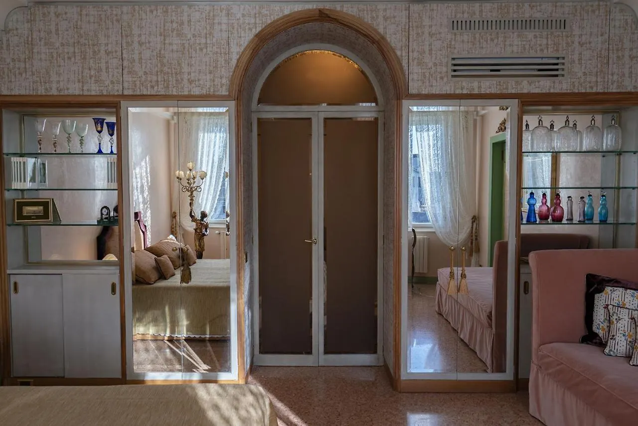 Ca' Degli Specchi Grand Canal Apartment Venice